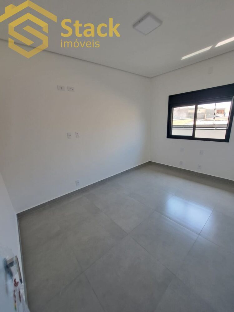 Casa à venda com 4 quartos, 250m² - Foto 4