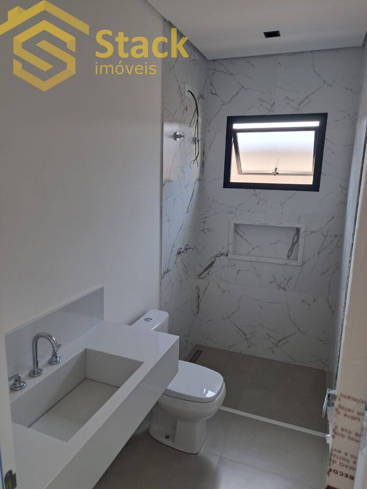 Casa à venda com 4 quartos, 250m² - Foto 3