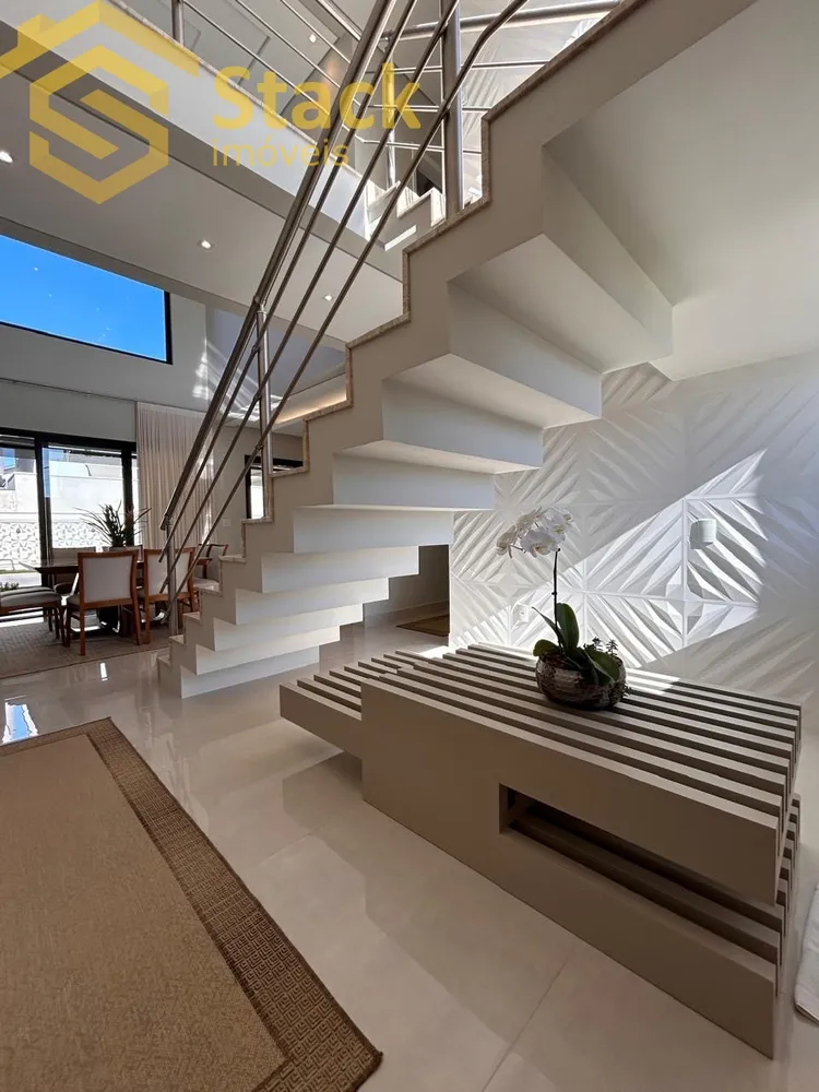 Casa, 4 quartos, 276 m² - Foto 1