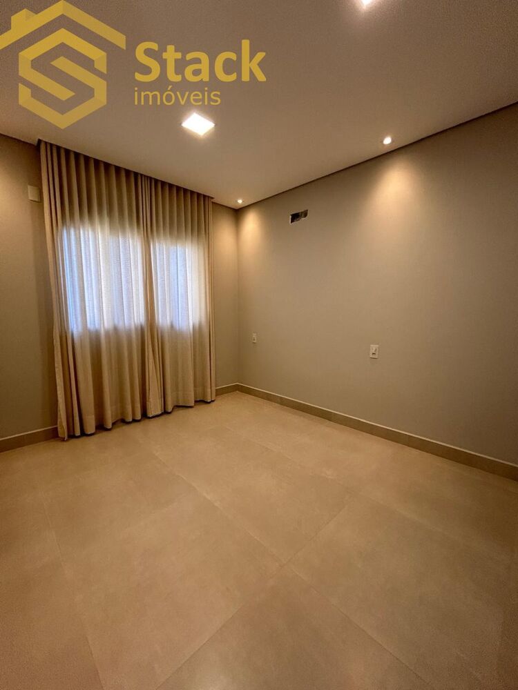 Casa à venda com 4 quartos, 276m² - Foto 1