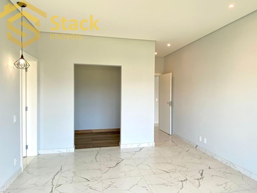 Casa à venda com 3 quartos, 242m² - Foto 4