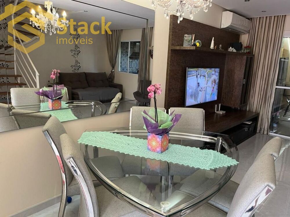Casa à venda com 3 quartos, 110m² - Foto 1