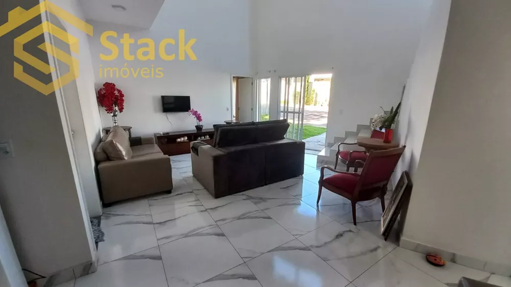 Casa à venda com 3 quartos, 250m² - Foto 1