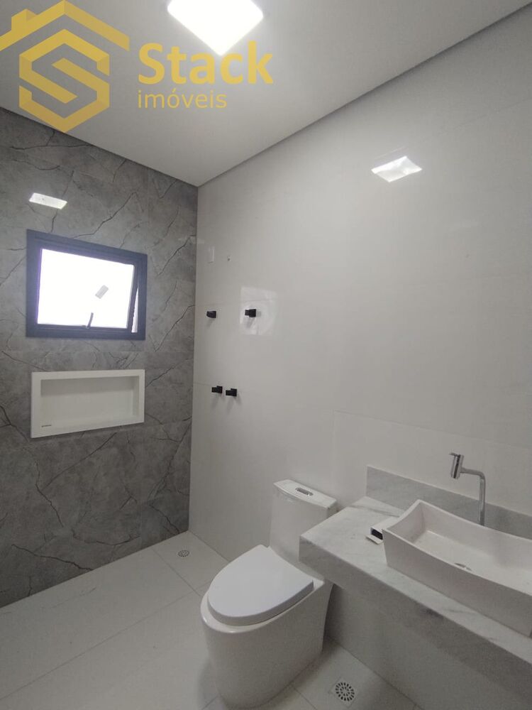 Casa à venda com 3 quartos, 189m² - Foto 4