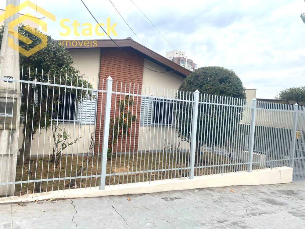 Casa à venda com 3 quartos, 253m² - Foto 1
