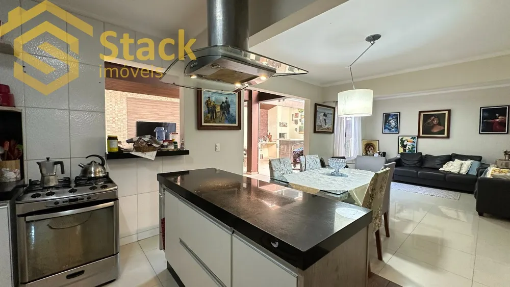 Casa, 3 quartos, 240 m² - Foto 2