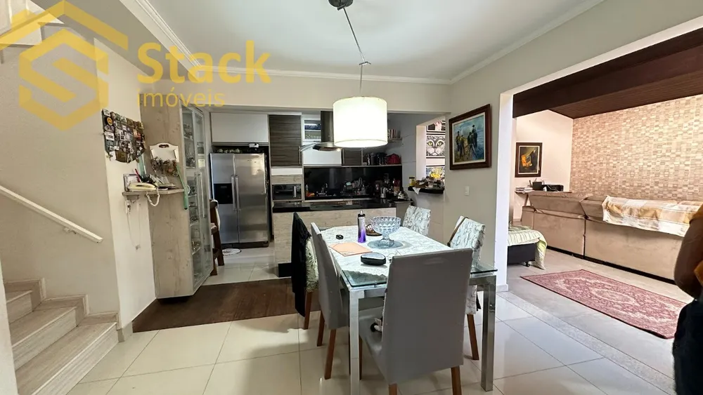 Casa, 3 quartos, 240 m² - Foto 1