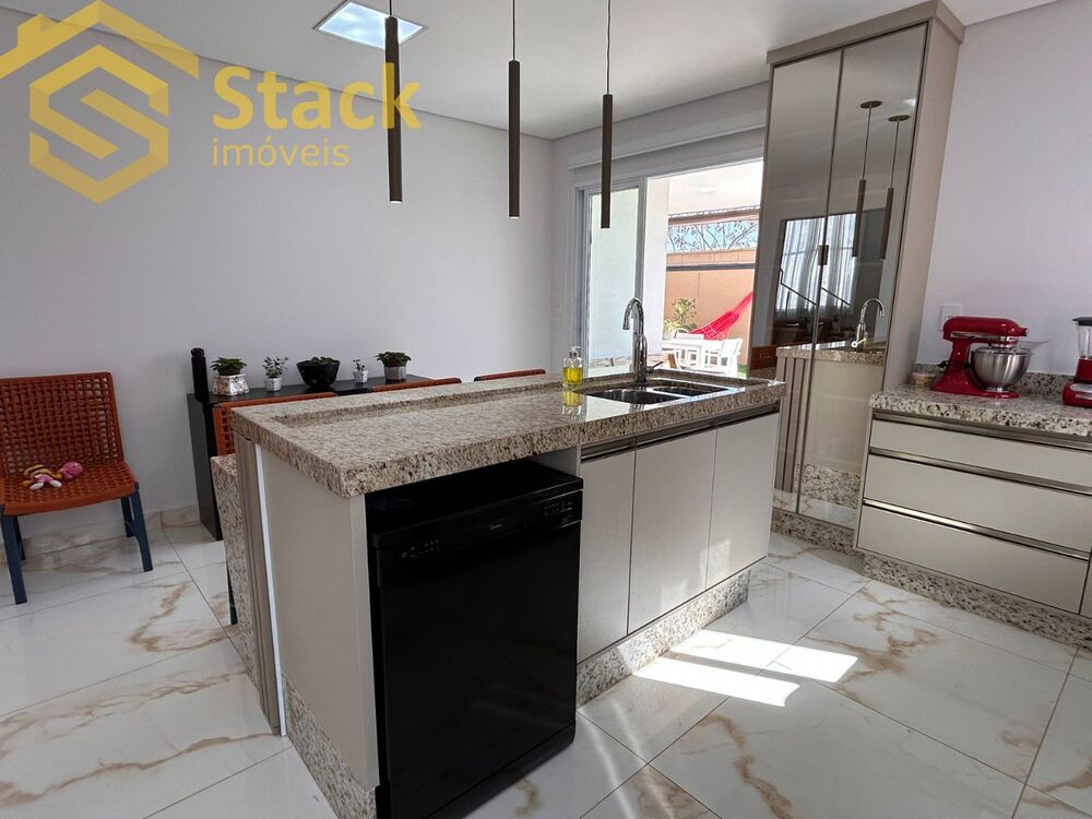 Casa à venda com 4 quartos, 235m² - Foto 9