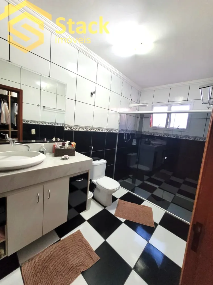 Casa, 4 quartos, 331 m² - Foto 2