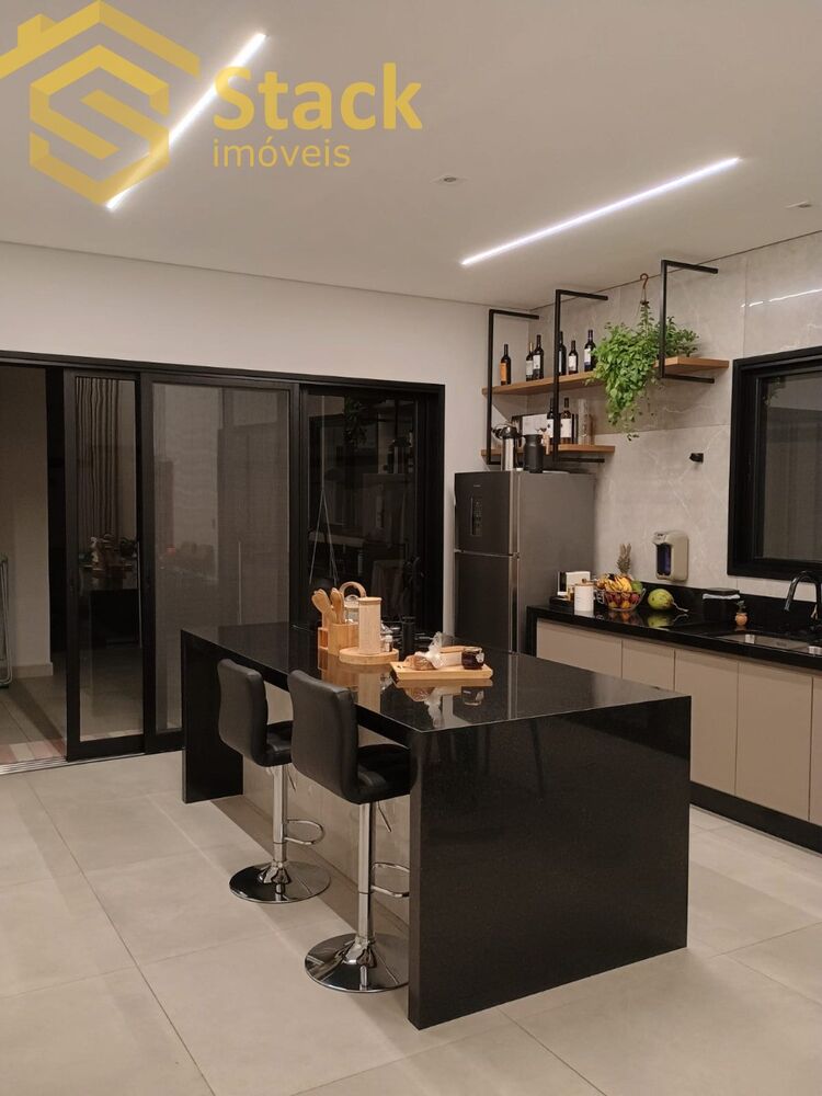 Casa à venda com 3 quartos, 168m² - Foto 2