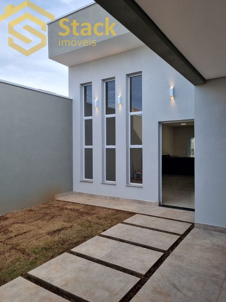Casa à venda com 3 quartos, 253m² - Foto 1