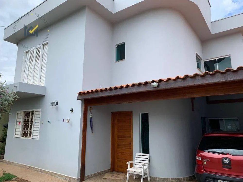 Casa, 3 quartos, 252 m² - Foto 1