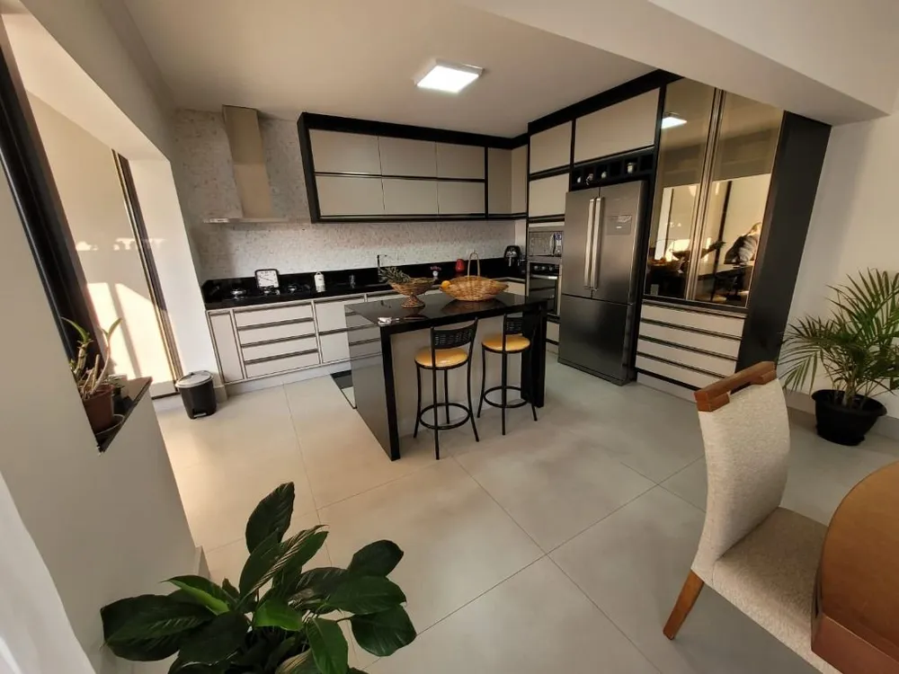 Casa, 4 quartos, 330 m² - Foto 4
