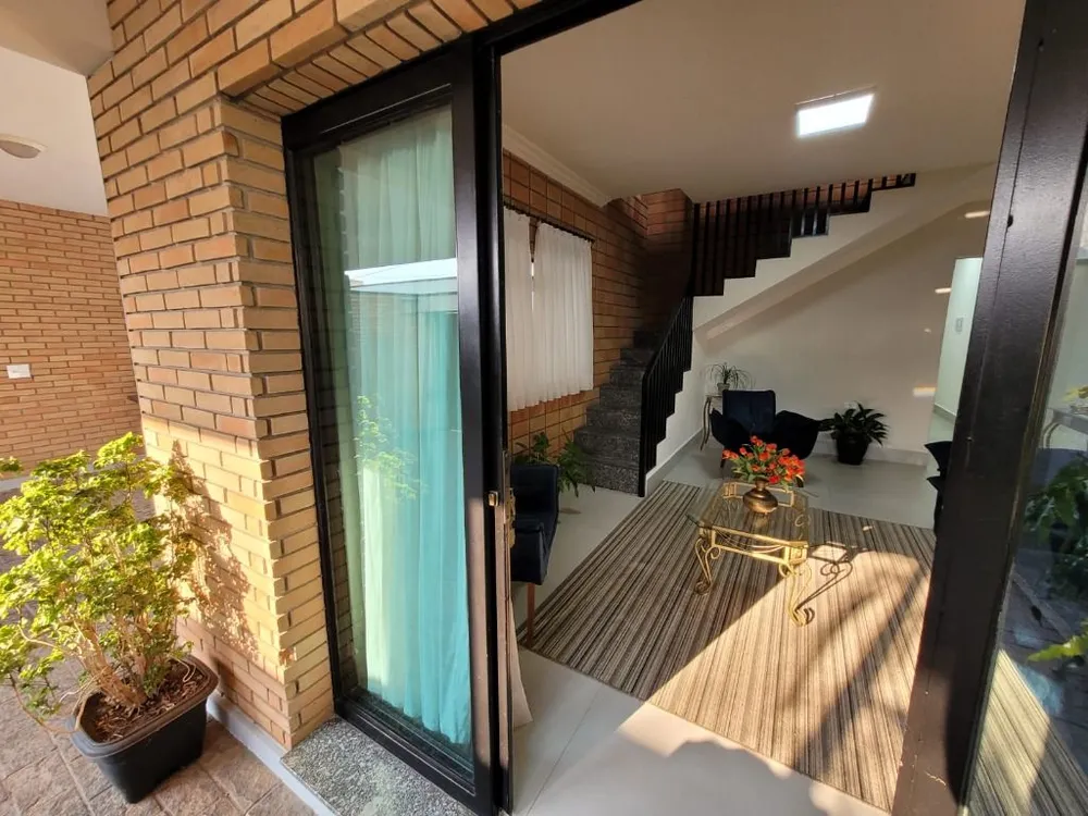 Casa, 4 quartos, 330 m² - Foto 2