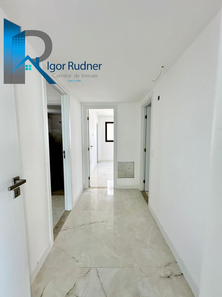Apartamento à venda com 3 quartos, 212m² - Foto 4