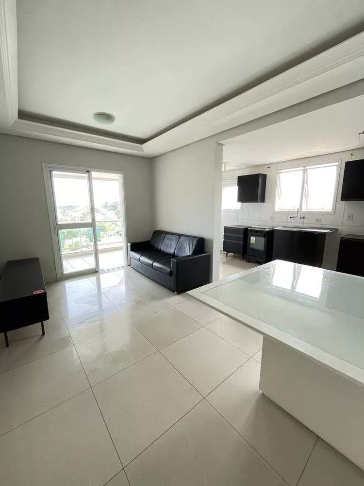 Apartamento à venda com 2 quartos, 70m² - Foto 2