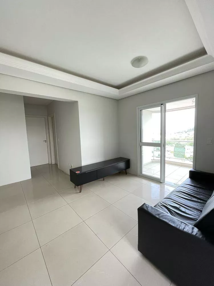 Apartamento à venda com 2 quartos, 70m² - Foto 4