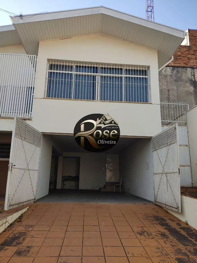 Casa à venda e aluguel com 3 quartos, 219m² - Foto 1