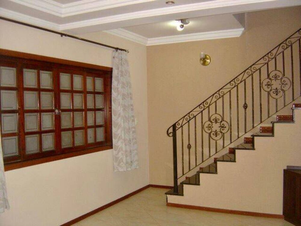Casa à venda com 3 quartos, 200m² - Foto 3