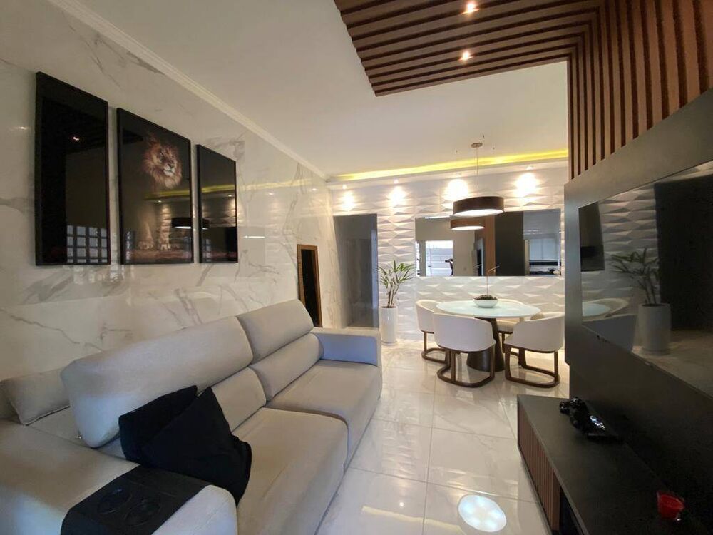 Casa à venda com 2 quartos, 108m² - Foto 1