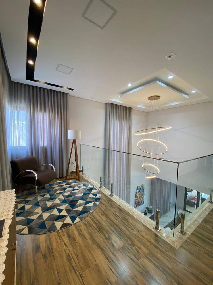 Casa de Condomínio à venda com 4 quartos, 258m² - Foto 1