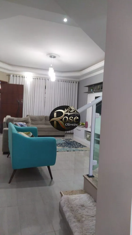 Casa à venda com 4 quartos, 223m² - Foto 1