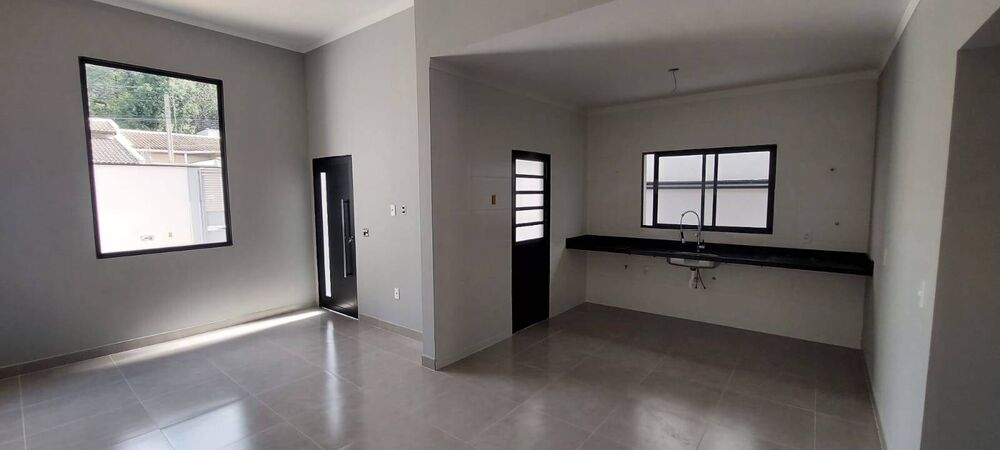 Casa à venda com 3 quartos, 75m² - Foto 1