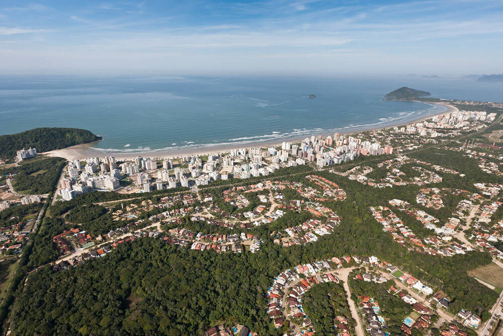 Casa à venda com 6 quartos, 450m² - Foto 2
