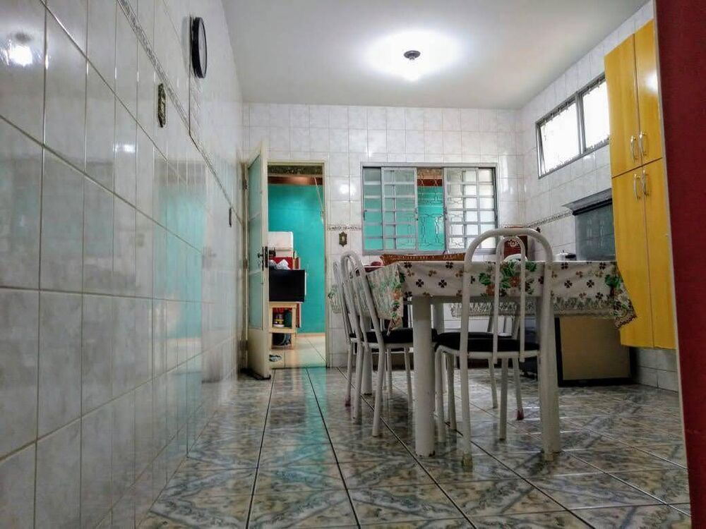 Casa à venda com 3 quartos, 190m² - Foto 2