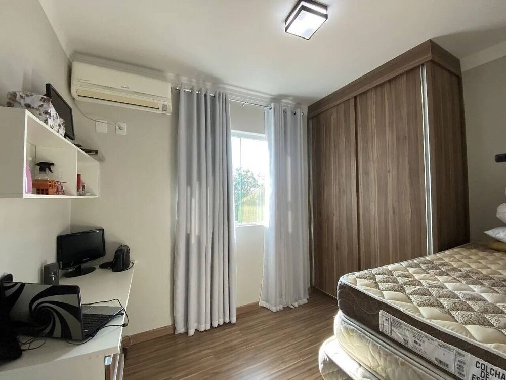 Casa à venda com 3 quartos, 210m² - Foto 4