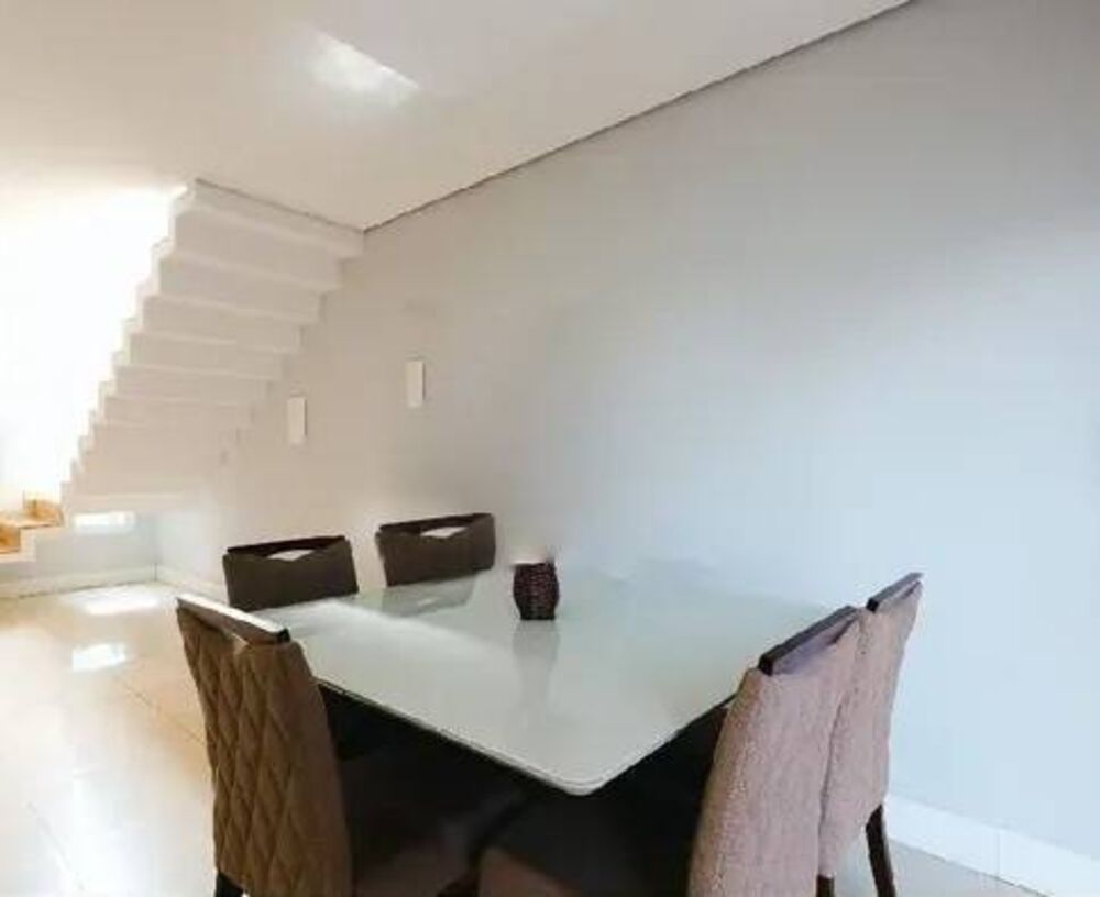 Casa à venda com 3 quartos, 171m² - Foto 1