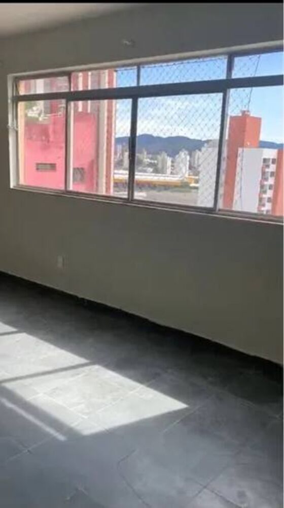 Apartamento para alugar com 3 quartos, 150m² - Foto 1
