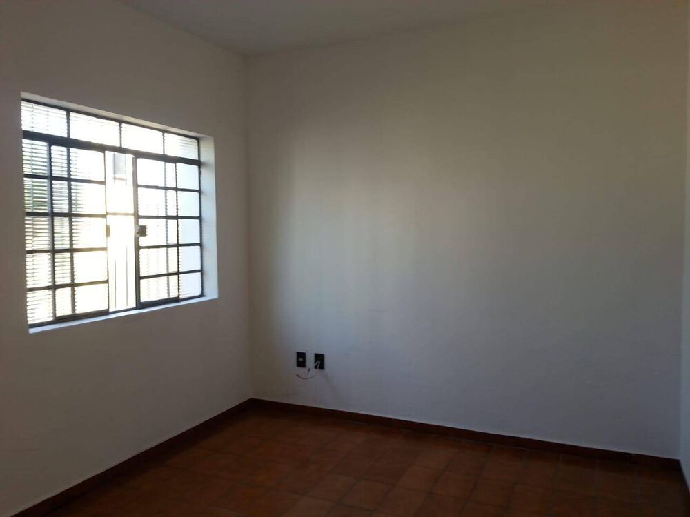 Casa à venda com 4 quartos, 153m² - Foto 1