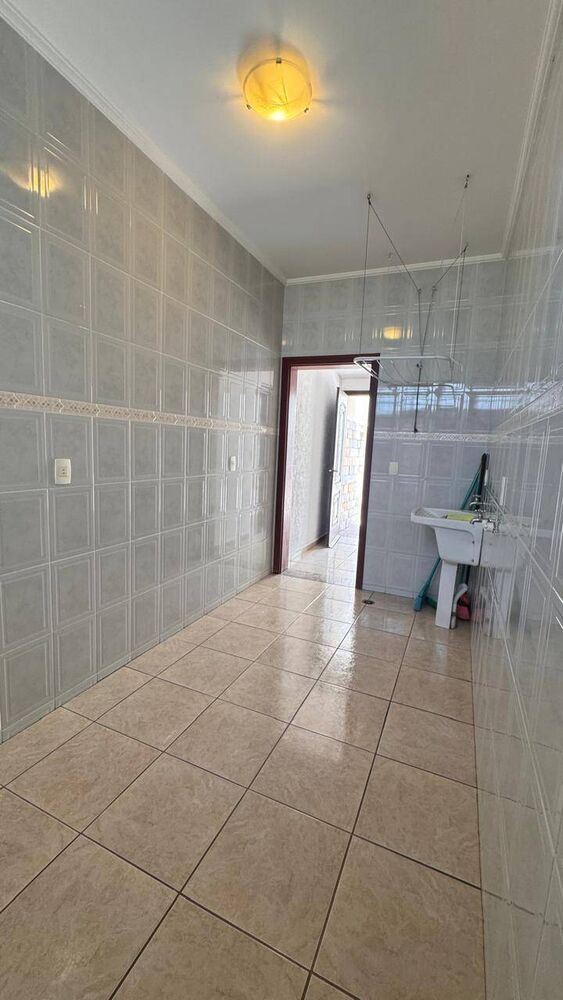 Casa à venda com 3 quartos, 245m² - Foto 2