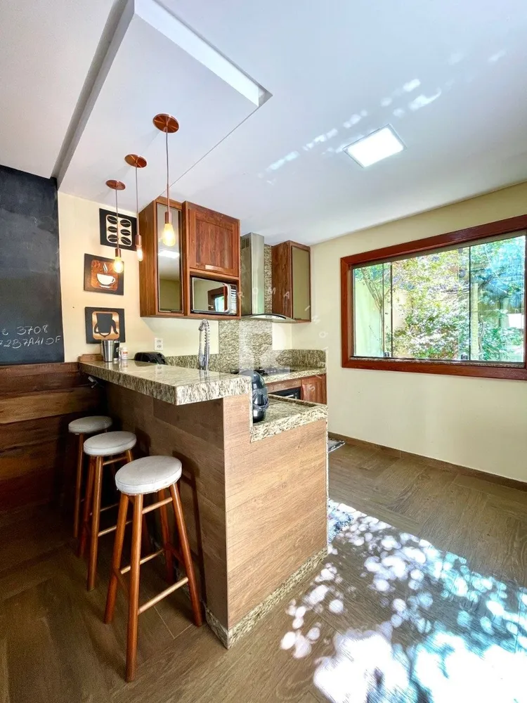 Casa, 4 quartos, 240 m² - Foto 1