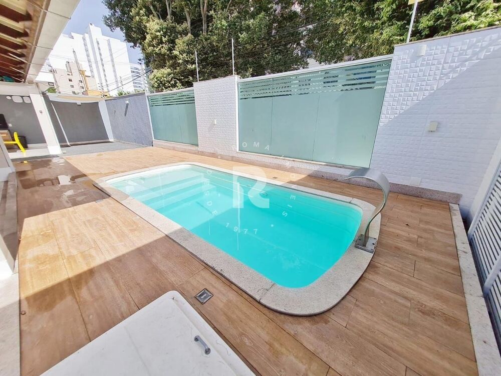 Casa à venda com 4 quartos, 230m² - Foto 2