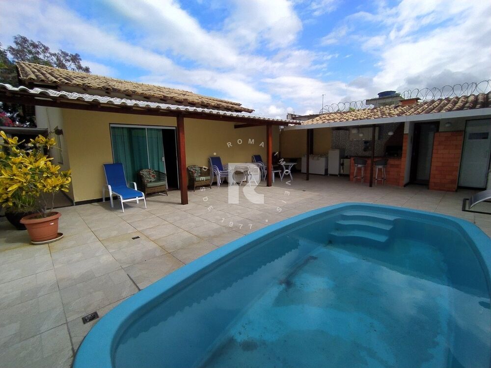 Casa à venda com 3 quartos, 215m² - Foto 1
