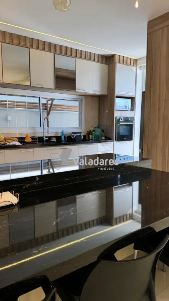 Sobrado, 4 quartos, 298 m² - Foto 1