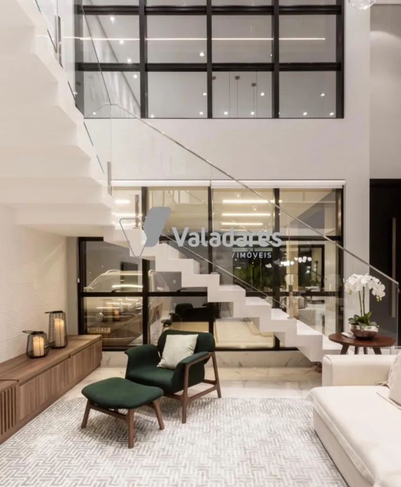Sobrado, 4 quartos, 302 m² - Foto 1