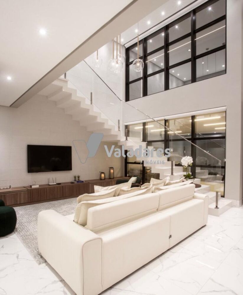 Sobrado, 4 quartos, 302 m² - Foto 1