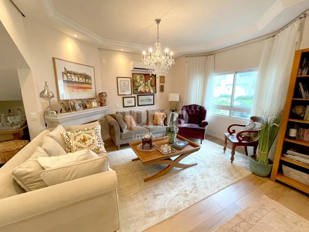 Casa, 3 quartos, 242 m² - Foto 1