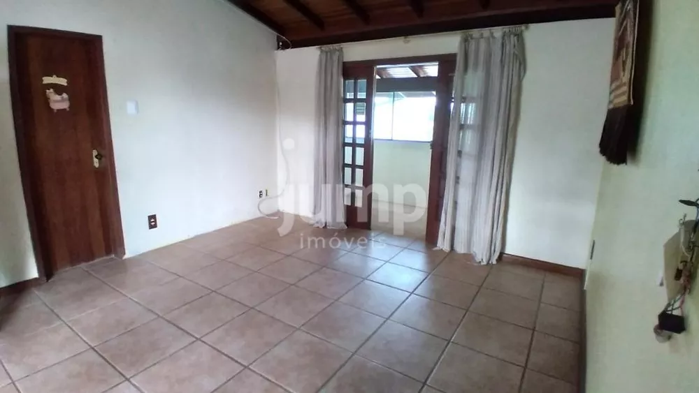 Casa à venda com 4 quartos, 240m² - Foto 4