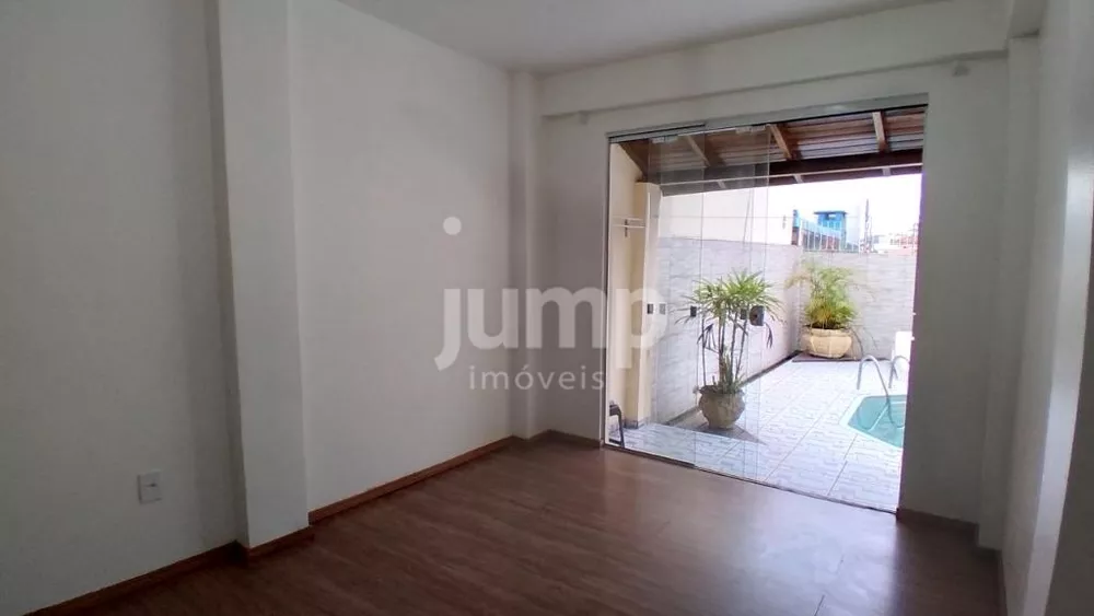 Casa à venda com 4 quartos, 240m² - Foto 3