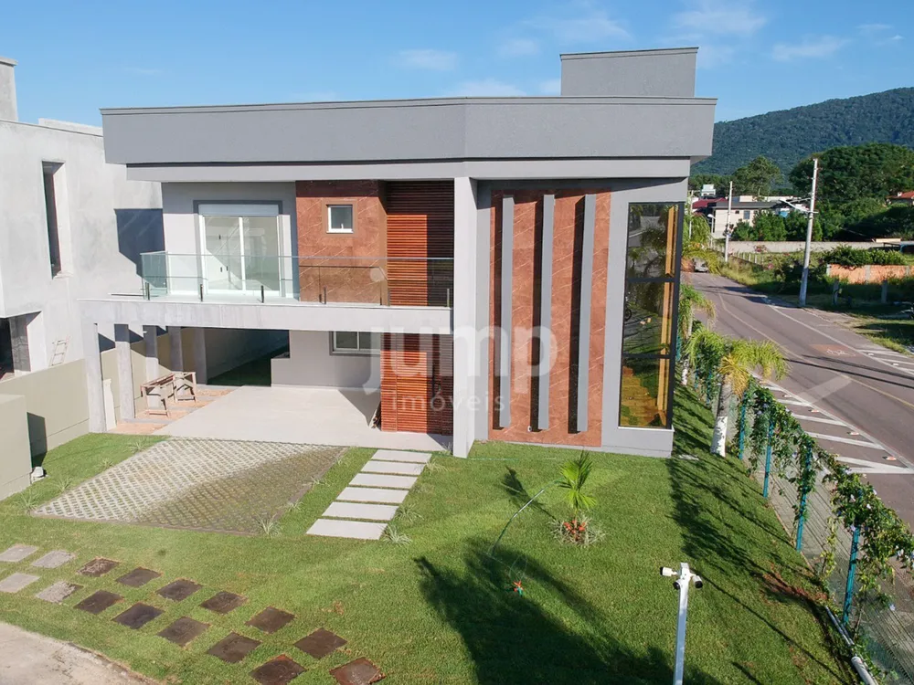 Casa, 3 quartos, 212 m² - Foto 1