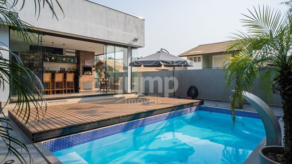 Casa, 4 quartos, 235 m² - Foto 1