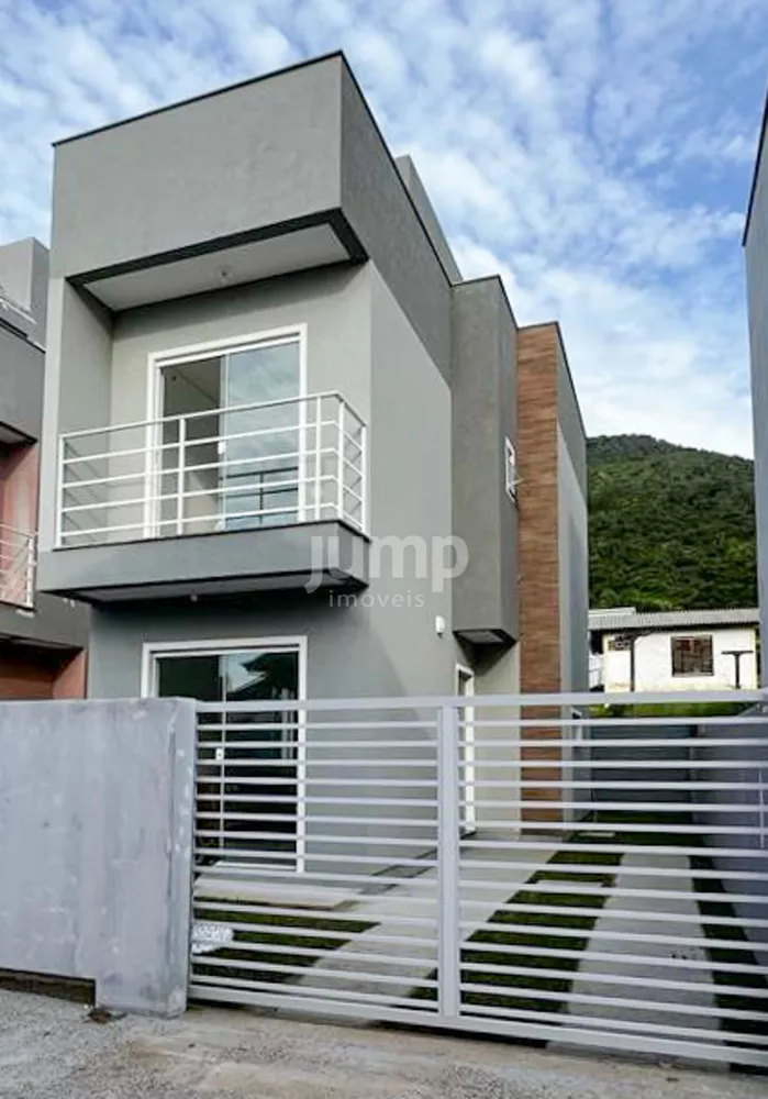 Casa à venda com 2 quartos, 106m² - Foto 2