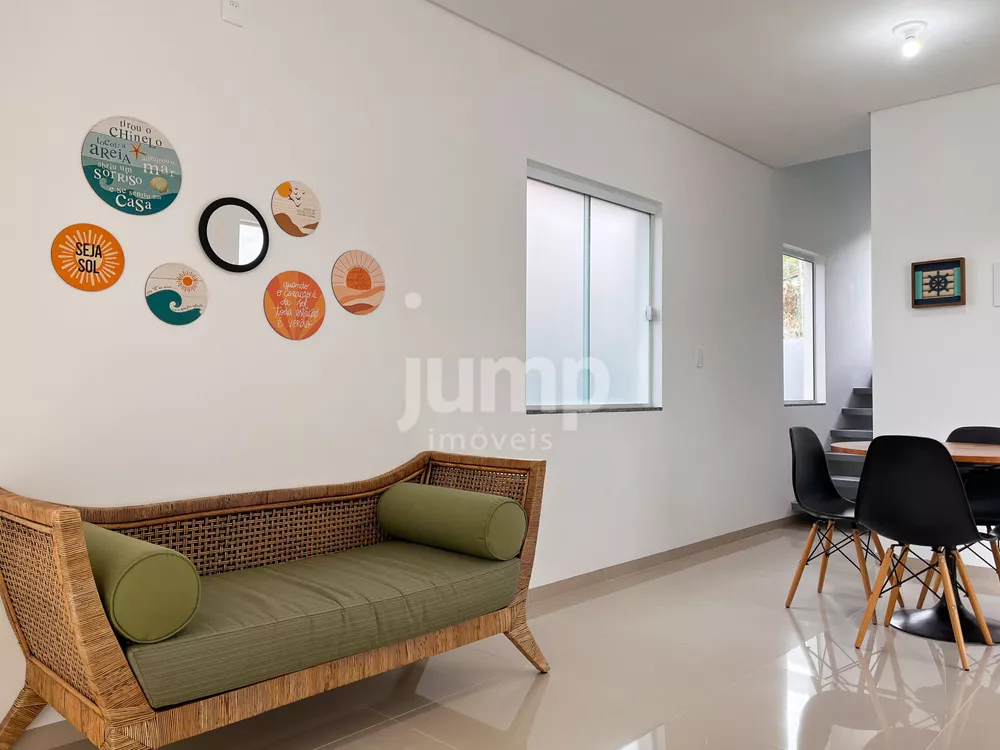 Casa à venda com 2 quartos, 106m² - Foto 1