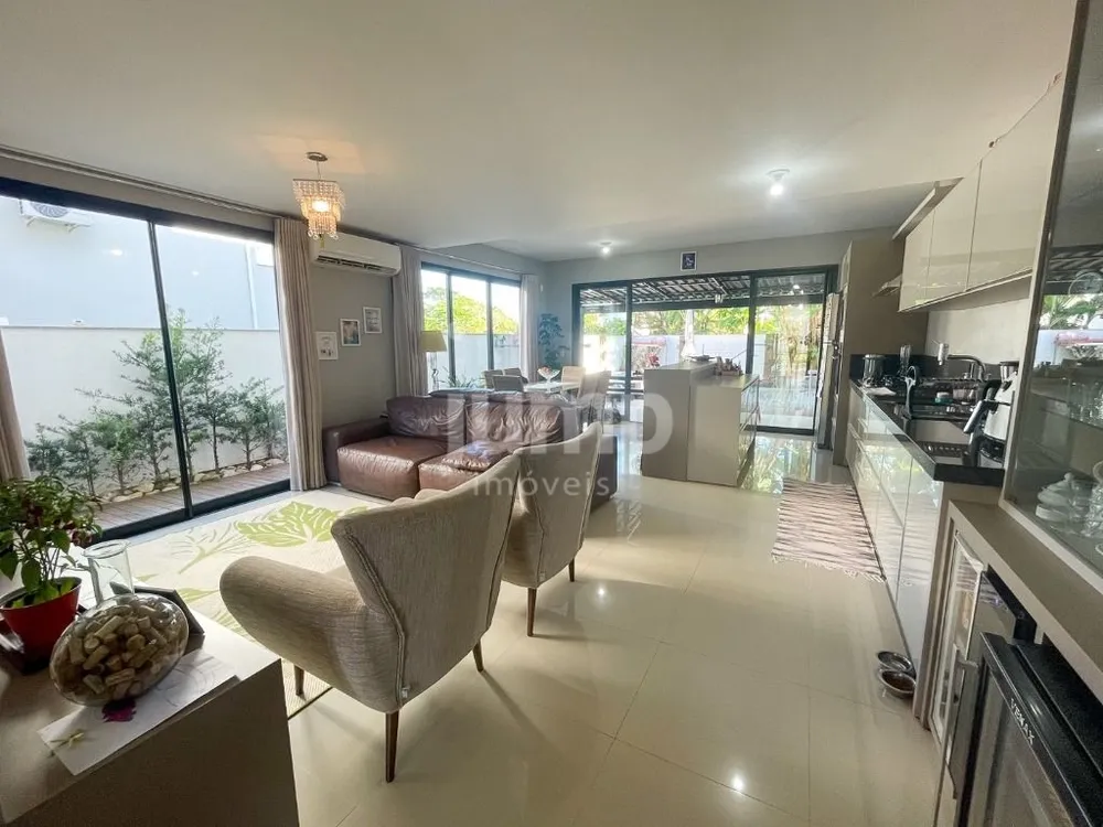 Casa, 3 quartos, 215 m² - Foto 1