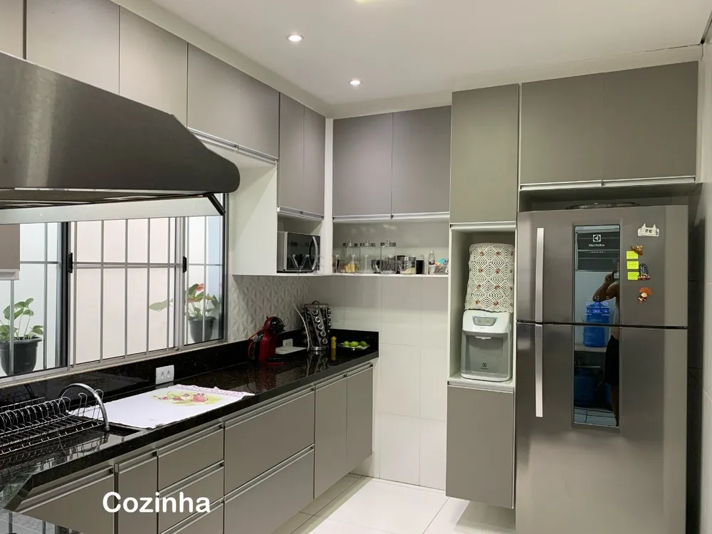 Casa, 4 quartos, 213 m² - Foto 1