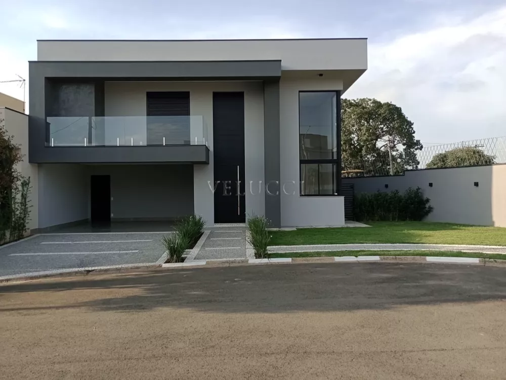 Casa à venda com 3 quartos, 230m² - Foto 1